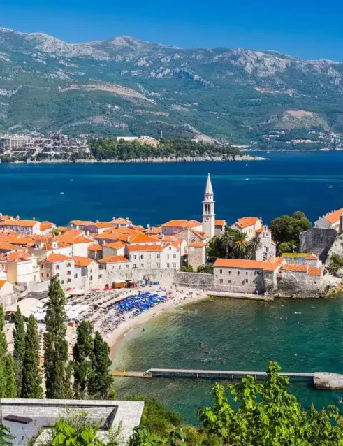 Stari grad Budve u Crnoj Gori tokom sunčanog ljetnjeg dana